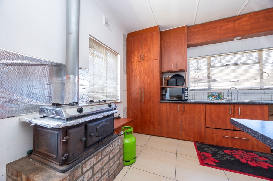 3 Bedroom Property for Sale in Peerless Park East Western Cape